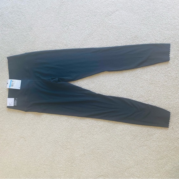 Nike Yoga dri fit leggings size M black yoga 7/8 with neutral detail - Picture 3 of 7